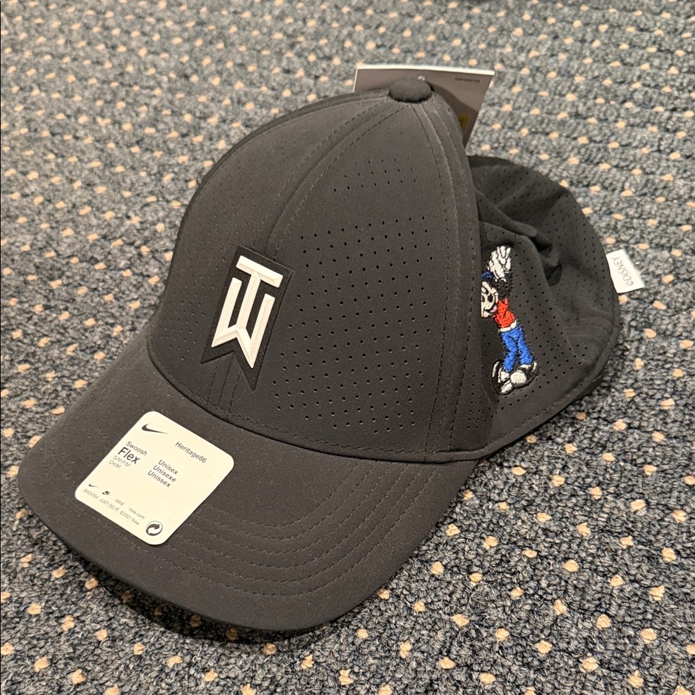 NWT Disney Mickey Nike Tiger Woods Legacy 91 Red Hat Fitted SIZE  S/M